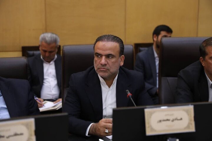 بنگاهداری بانک ها تورم زا است/ نقدینگی ها به سمت بخش های مولد هدایت شود