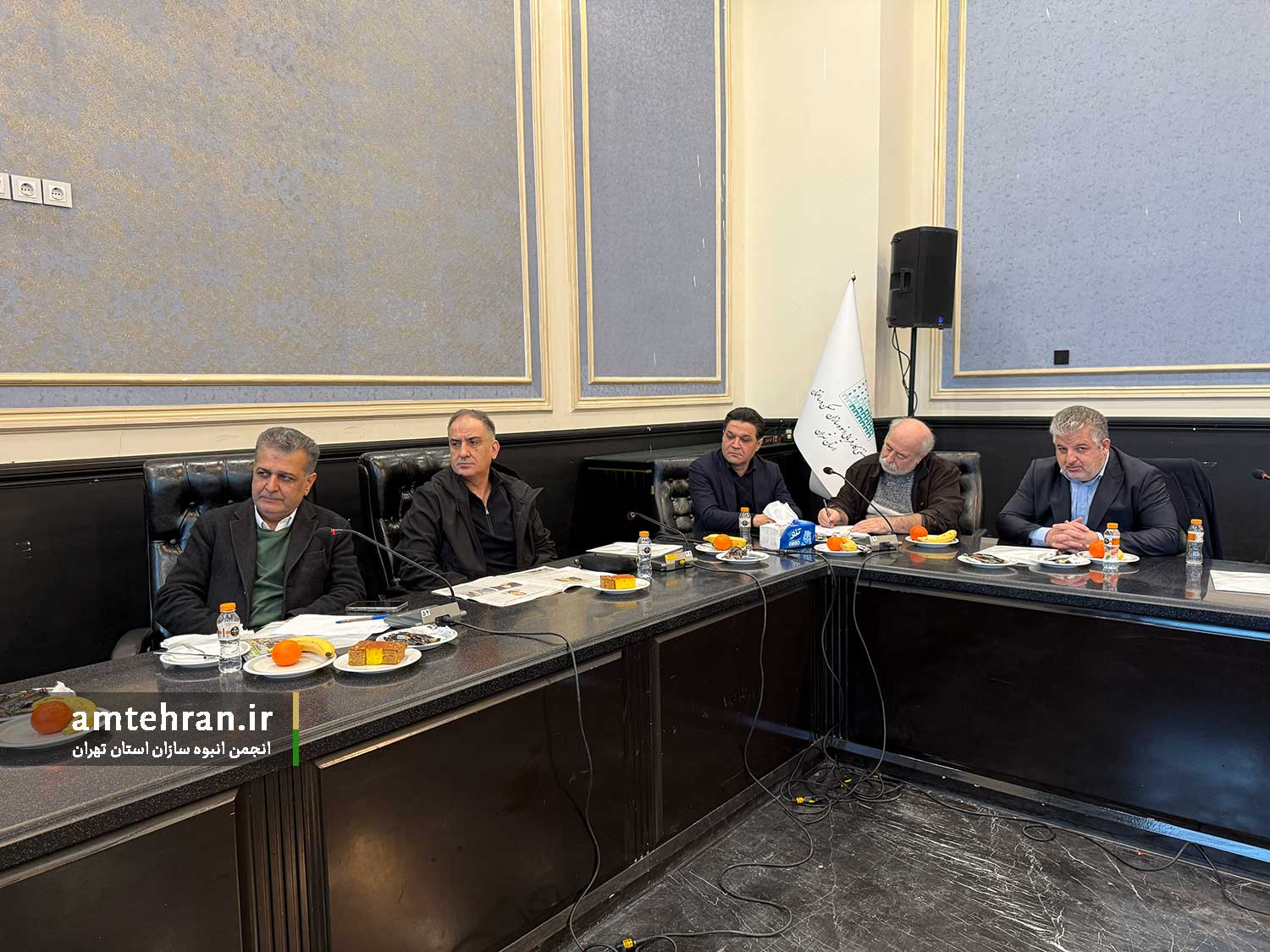 نشست هم اندیشی