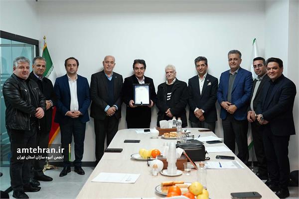 تجلیل از دکتر آدینه شورای عالی تشکل ها