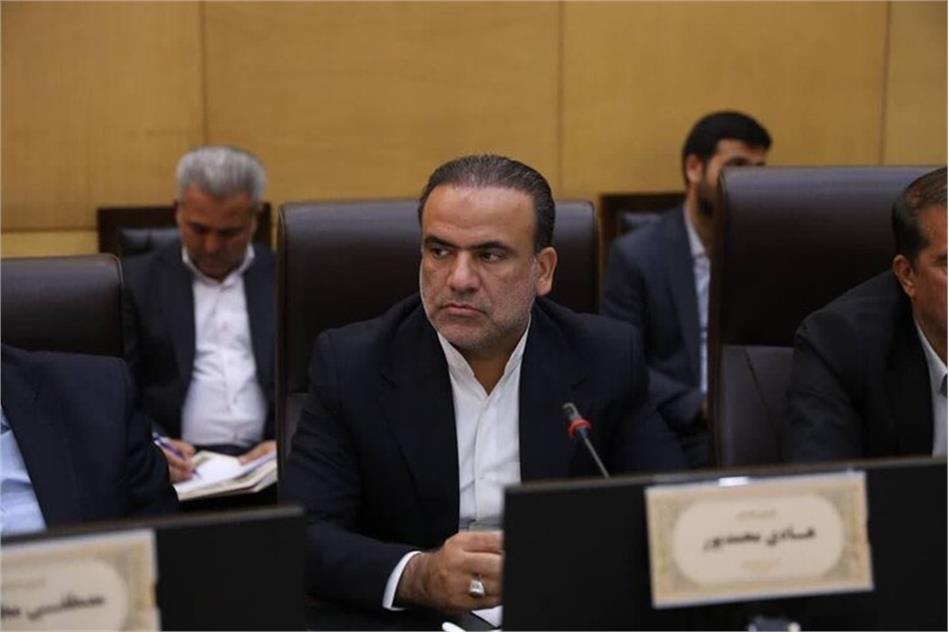 بنگاهداری بانک ها تورم زا است/ نقدینگی ها به سمت بخش های مولد هدایت شود