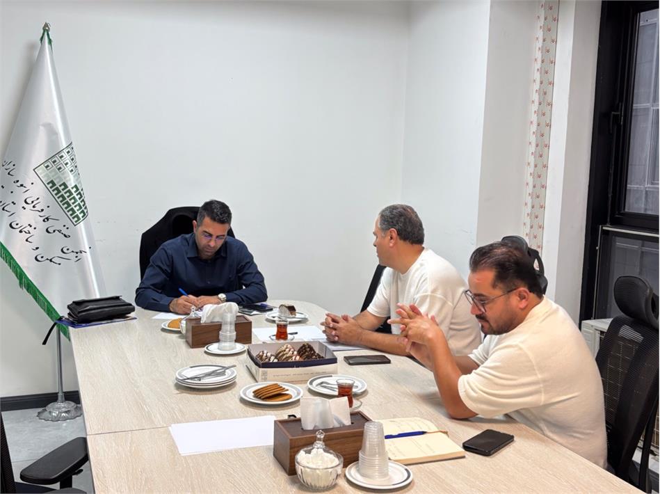 دبیر انجمن انبوه‌سازان پای صحبت اعضا نشست/ تأکید بر پیگیری دغدغه‌های سازندگان و ارائه راهکارهای رفع موانع