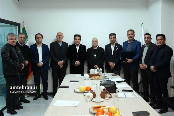 تجلیل از دکتر آدینه شورای عالی تشکل ها