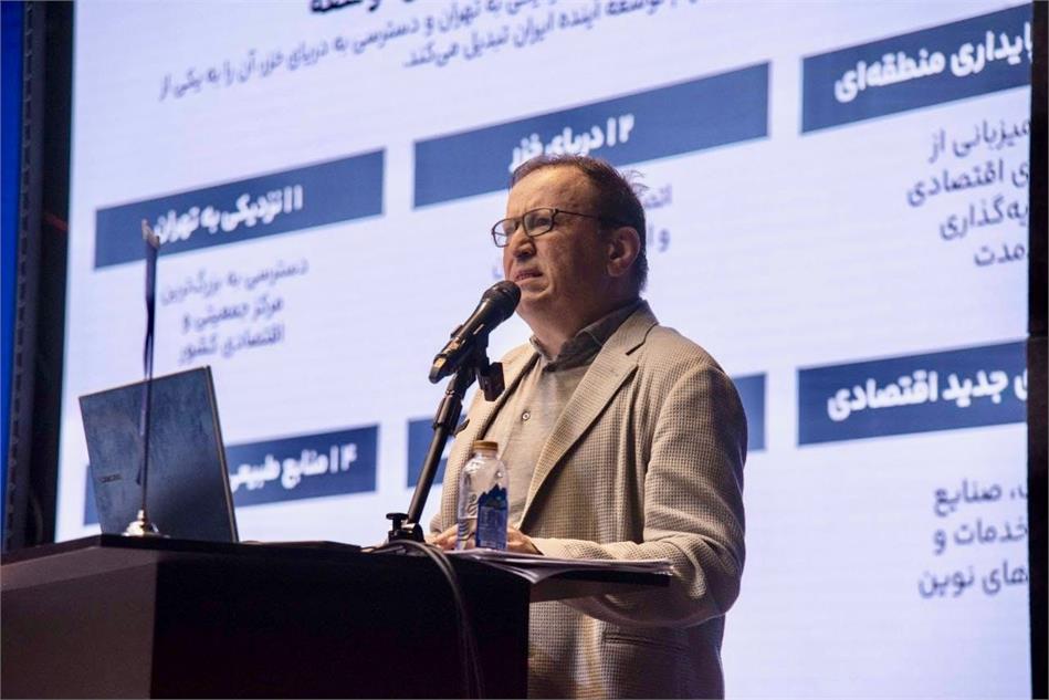 روایت تصویری؛ تقدیر از چهره اثرگذار صنعت ساختمان در بیست‌وچهارمین همایش سازندگان